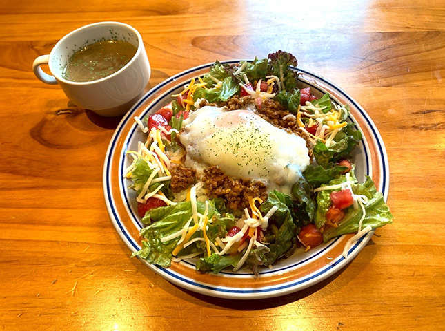 駅近でゆったり！地元の野菜がたっぷり食べれるカフェ