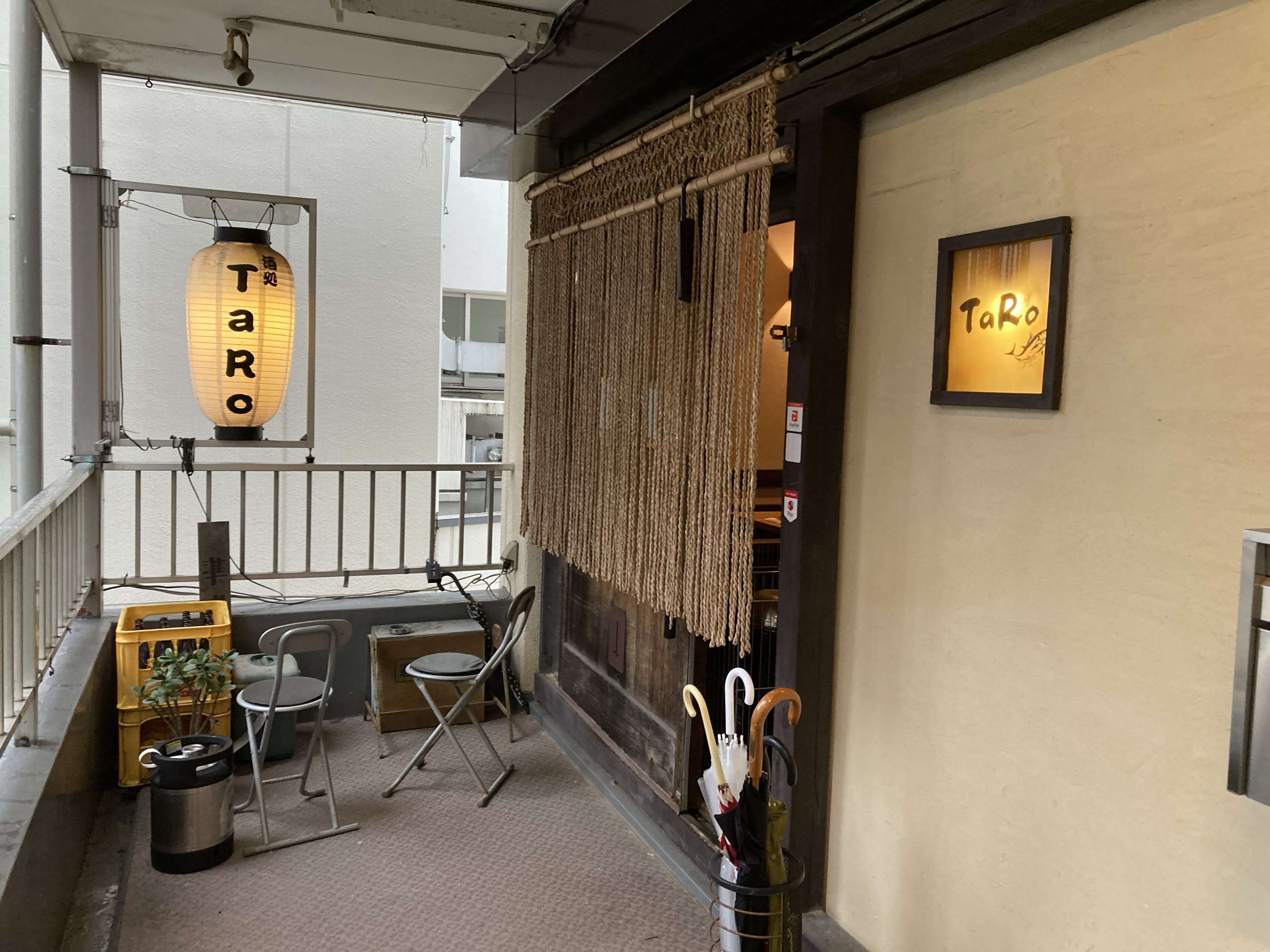 店内に釣竿！魚旨いはず！